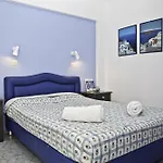 Roula & Bed & Breakfast 3*