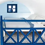 Roula & 3* Perissa (Santorini)