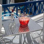 Roula & Bed & Breakfast Perissa (Santorini)