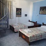 Roula & Bed & Breakfast Perissa (Santorini)
