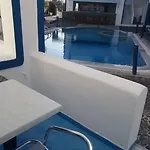 Roula & 3* Perissa (Santorini)