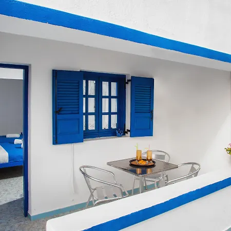 Roula & Bed & Breakfast Perissa (Santorini)