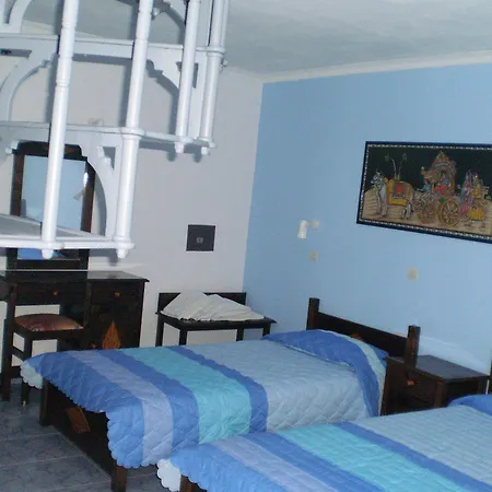 Roula & 3* Perissa (Santorini)