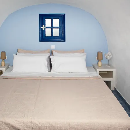 Roula & Perissa (Santorini)