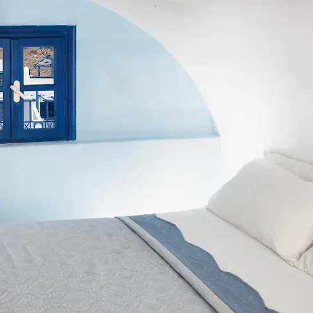 Roula & 2* Perissa (Santorini)