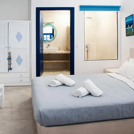 Oda ve Kahvaltı Roula & Perissa (Santorini)