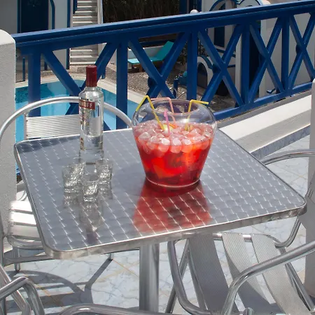 Roula & Bed & Breakfast Perissa (Santorini)