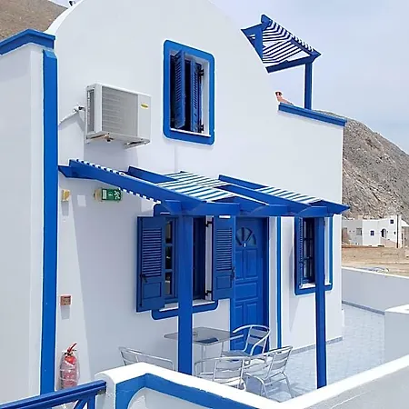 Roula & 3* Perissa (Santorini)
