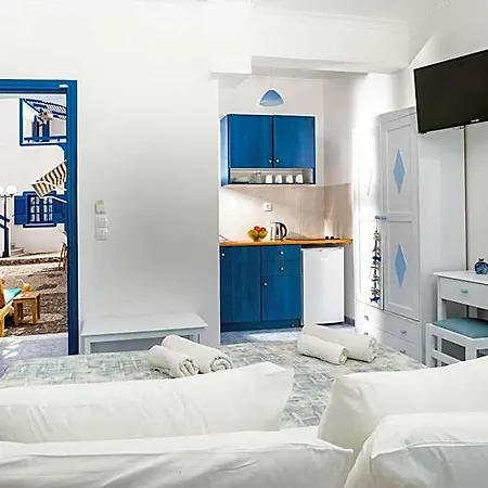 Roula & Oda ve Kahvaltı Perissa (Santorini)