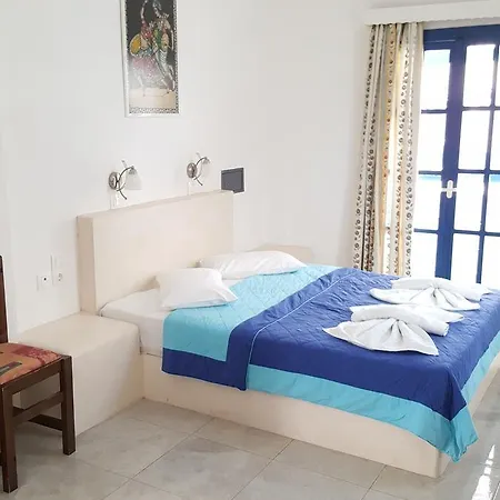 Roula & Bed & Breakfast 2*