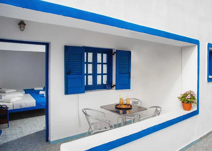 Roula & Oda ve Kahvaltı Perissa (Santorini)