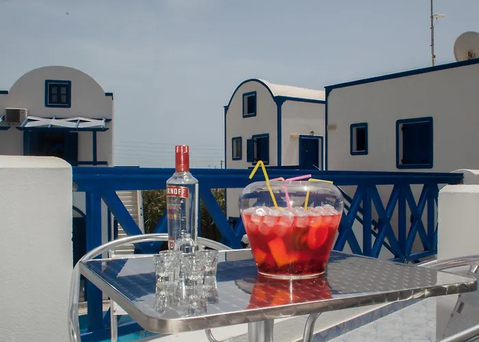 Roula & Oda ve Kahvaltı Perissa (Santorini)