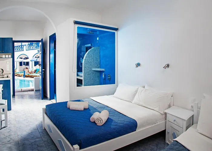 Roula & 3* Perissa (Santorini)