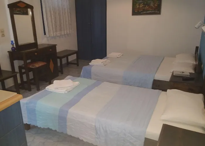 Oda ve Kahvaltı Roula & 3*