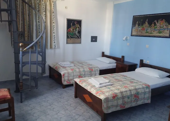 Roula & Oda ve Kahvaltı Perissa (Santorini)