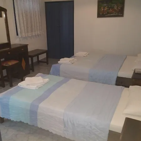 فندق مبيت وإفطار Roula & 3*