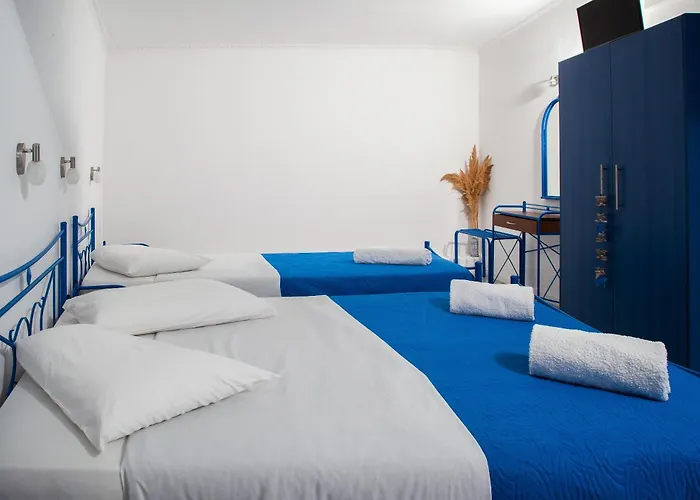 Roula & Bed & Breakfast 3*