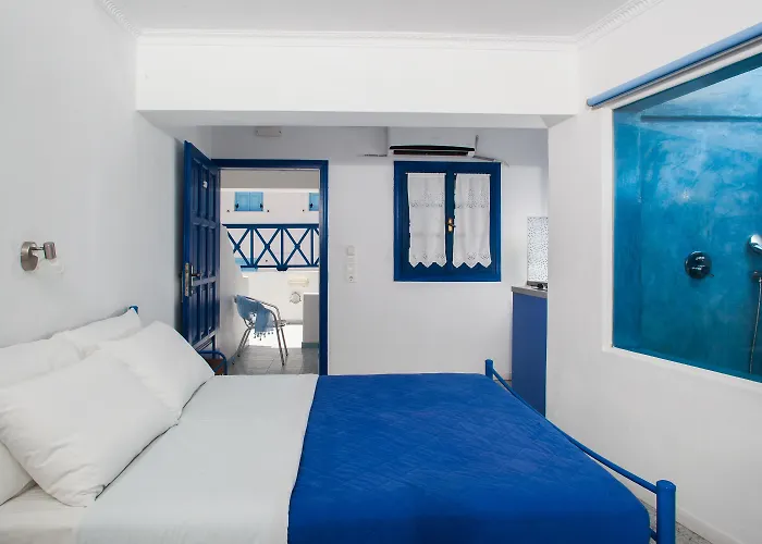 Roula & Bed & Breakfast Perissa (Santorini)