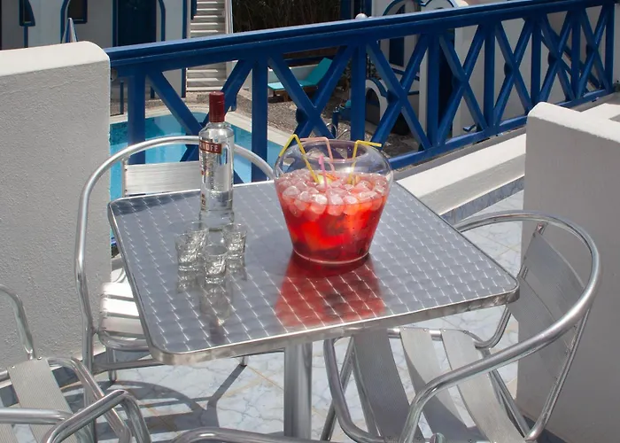 Roula & Bed & Breakfast Perissa (Santorini)